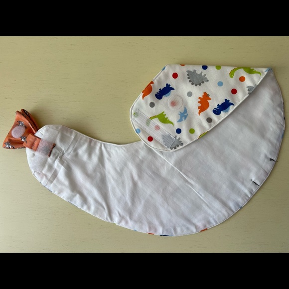 BOWTIE CAPES - Picture 4 of 5